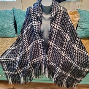 Stylish hooded cape by Simply Noelle